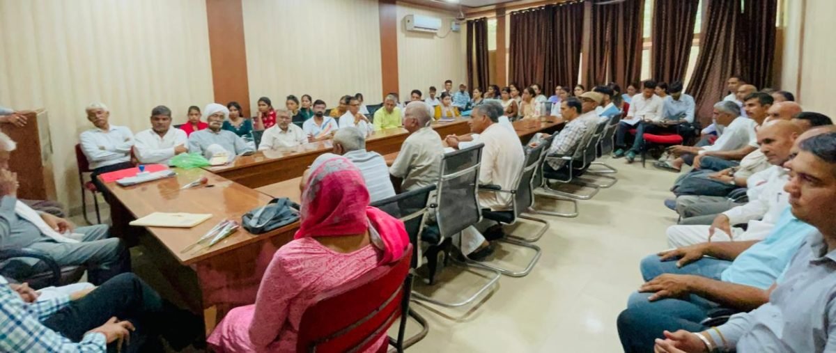 इस मौके पर युवाओं को प्राकृतिक खेती को अपनाने के प्रेरित किया, विद्यार्थियों को किया सम्मानित