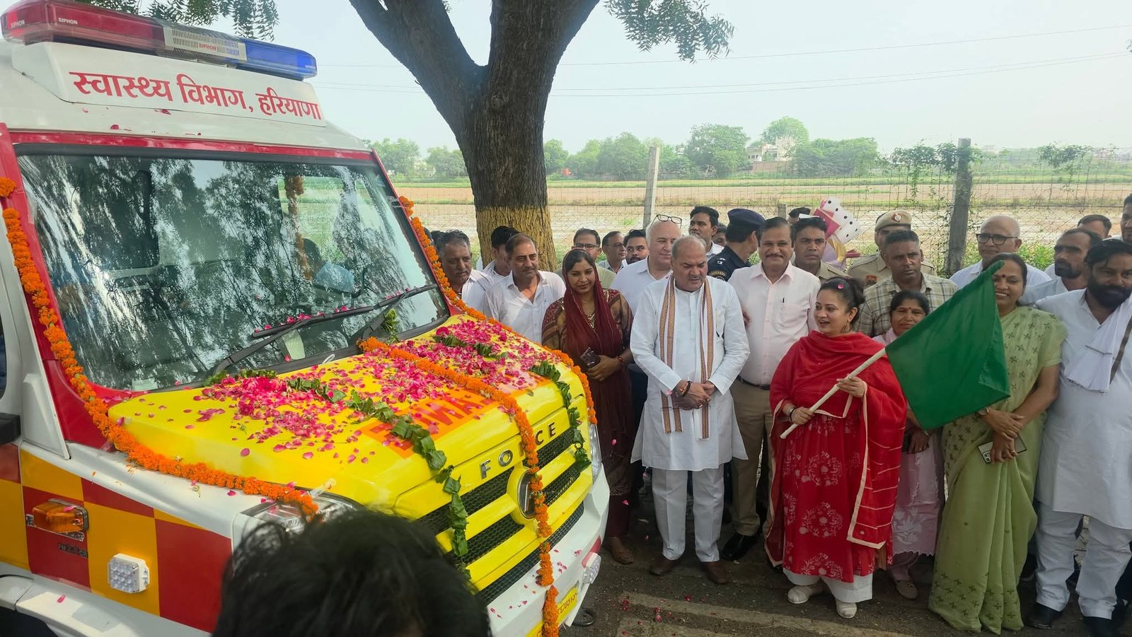 रेवाड़ी में स्वास्थ्य मंत्री आरती राव ने 30 एम्बुलेंस को दिखाई हरी झंडी,