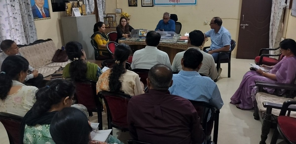 मुख्यमंत्री सुशासन सहयोगी ने ली शिक्षा विभाग रेवाड़ी मे बैठक