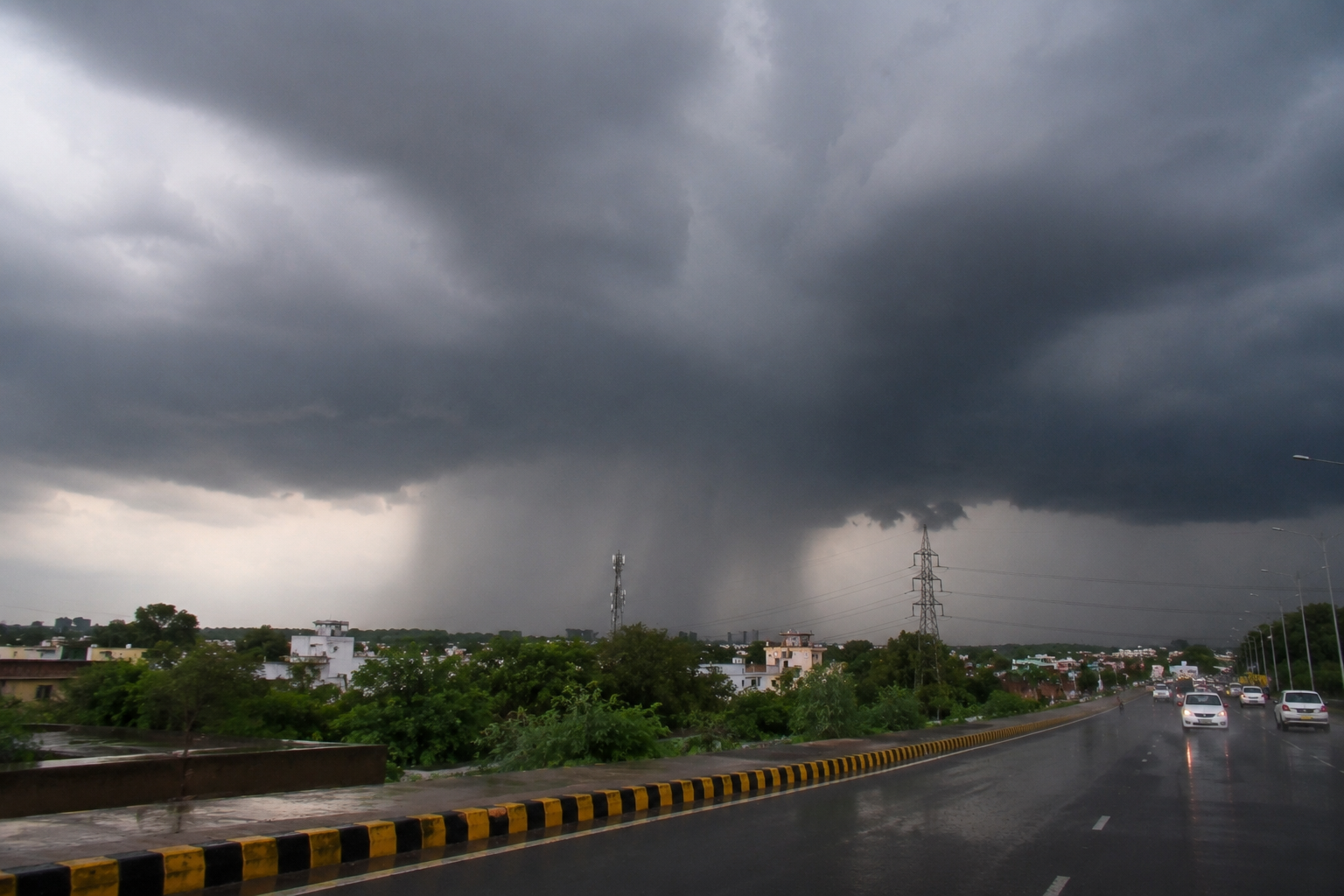 अगले 3 घंटे में रेवाड़ी सोनीपत सहित इन जिलों में होगी आंधी तूफान के साथ भारी बारिश, IMD ने जारी किया रेड अलर्ट 2 Haryana Rain Alert