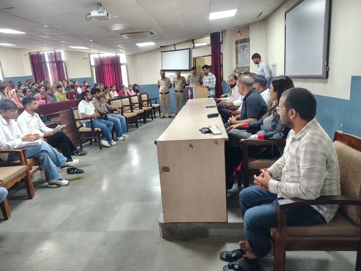IGU Rewari में रिजल्ट के मुद्दों सहित कई मांगो को लेकर  हंगामा