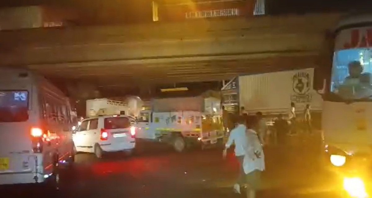 Dharuhera Traffic Jam: धारूहेड़ा में बस स्टैंड ओवरब्रिज के नीचे लगा भयंकर जाम