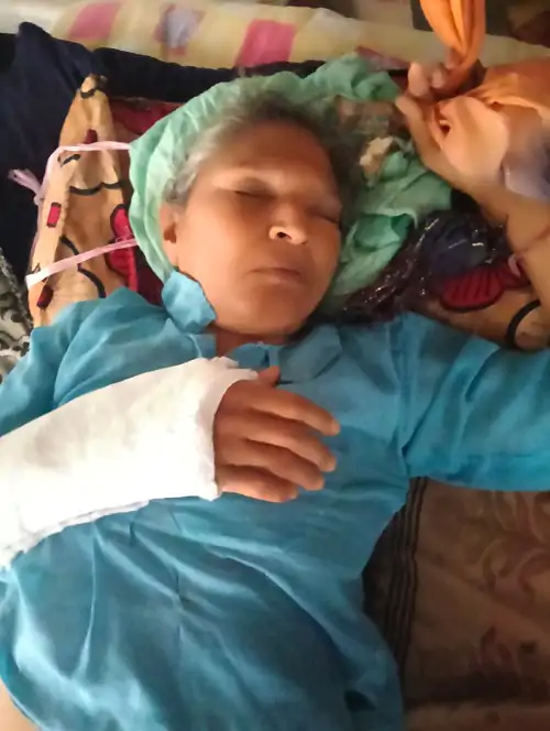 धारूहेड़ा: सोहना पलवल हाईवे पर भिवाड़ी मोड पर  बस से उतरते समय बुजुर्ग महिला गिर गई जिससे वह घायल हो गई
