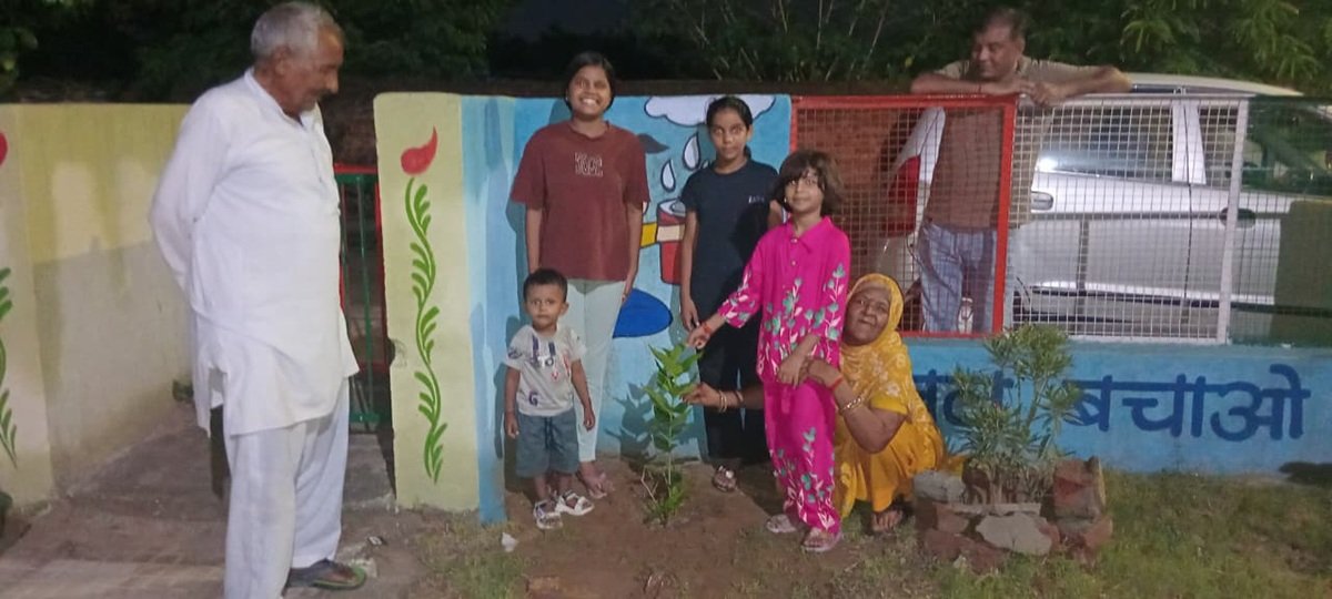 धारूहेड़ा में एक परिवार ने पेश की मिसाल, पार्क में किया पौधारोपण
