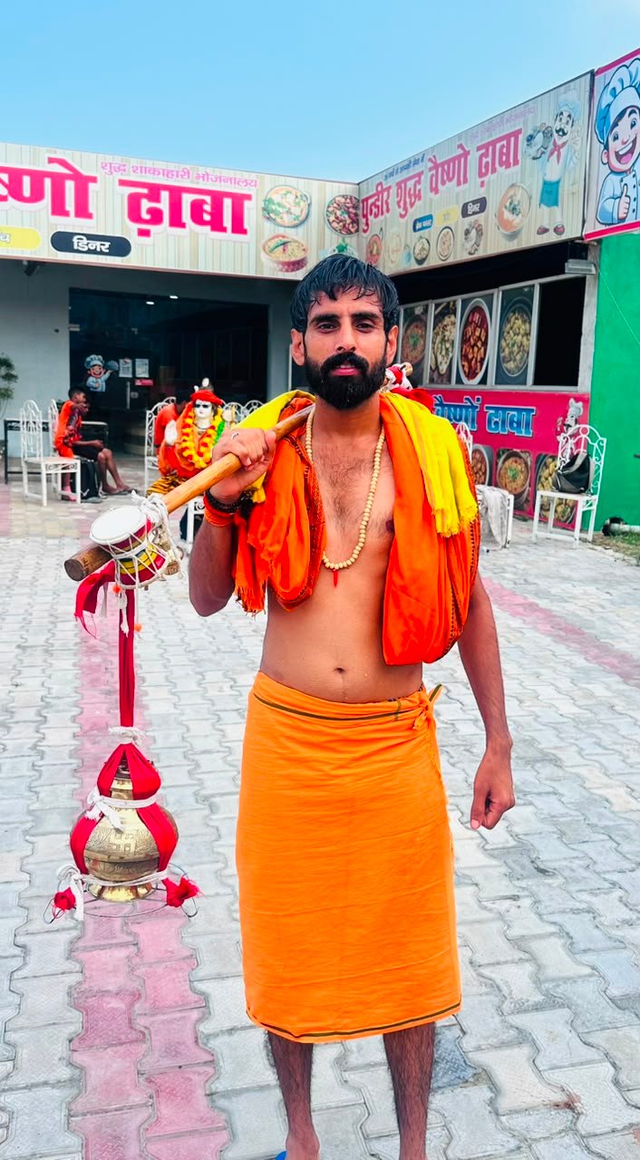 धारूहेड़ा: हरिद्वार से कावड लेकर आते हुए वार्ड पार्षद अमित 