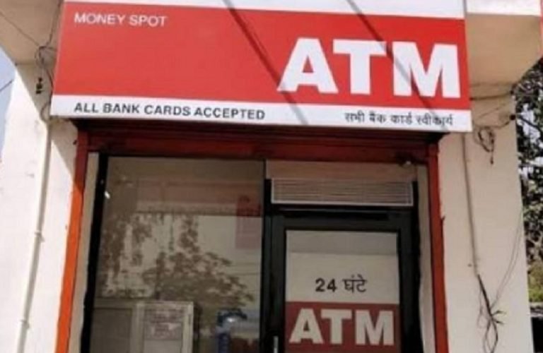 Dharuhera Crime: लडकियों ने ATM में लगाई दिन दहाड़े सेंघ, CCTV  में कैद हुई फुटेज