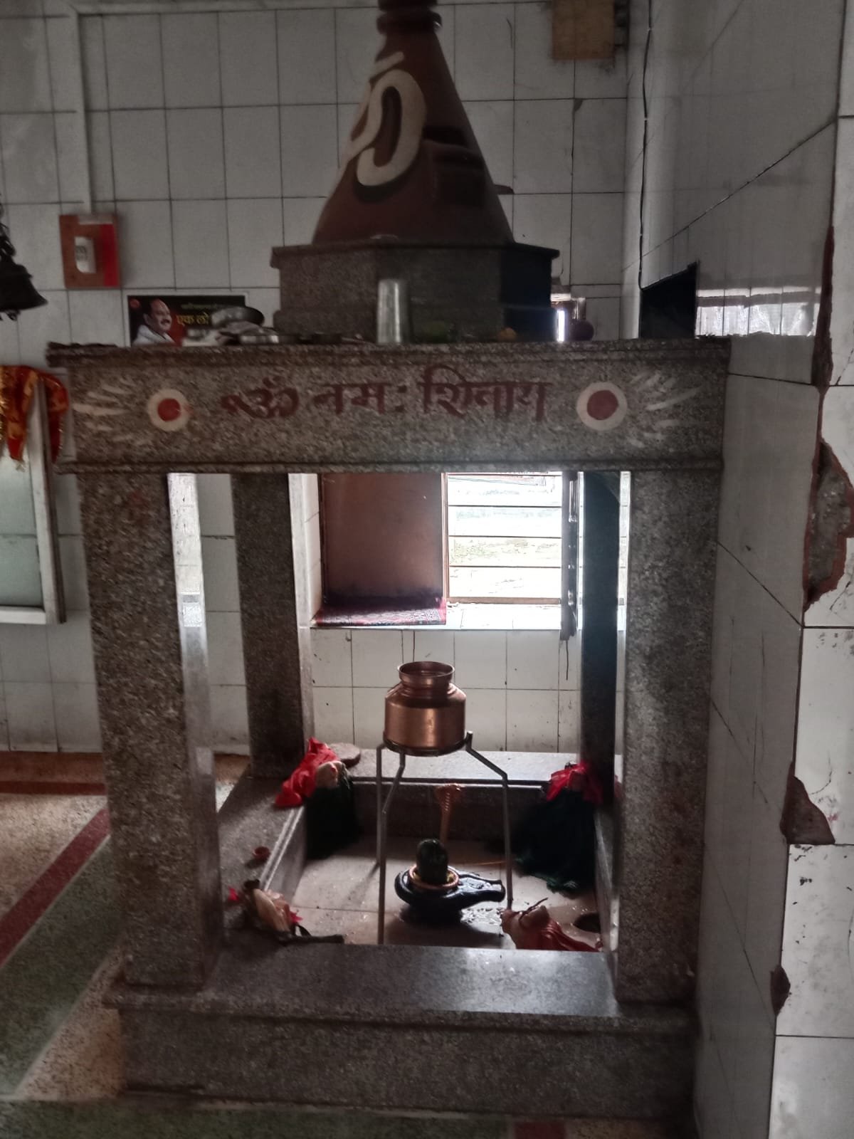 34 साल पहले कॉलोनी वासियों ने मिलकर की थी शिव मंदिर की स्थापना, जानें इतिहास सोहना रोड स्थित भगवान सिंह कॉलोनी में बना प्राचीन शिव मंदिर
