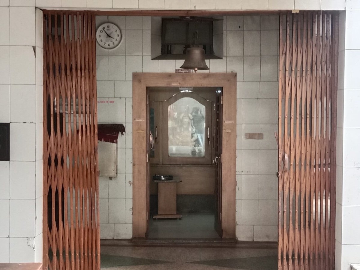 34 साल पहले कॉलोनी वासियों ने मिलकर की थी शिव मंदिर की स्थापना, जानें इतिहास सोहना रोड स्थित भगवान सिंह कॉलोनी में बना प्राचीन शिव मंदिर