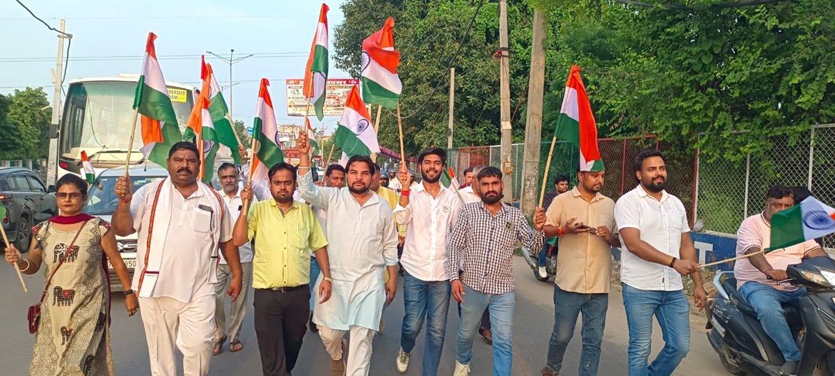 धारूहेड़ा मंडल की ओर से गुरूवार  को भव्य तिरंगा यात्रा निकाली गई