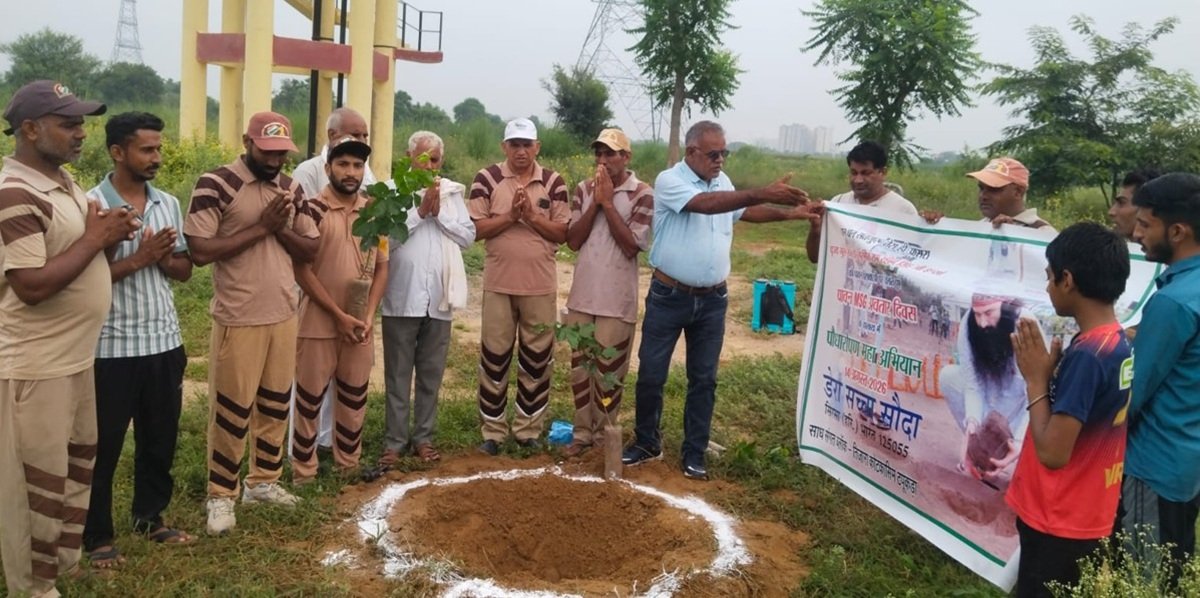 डेरा अनुयायियों ने गुरमीत राम रहीम सिंह के जन्म दिन पर लगाए 1000 पौधे