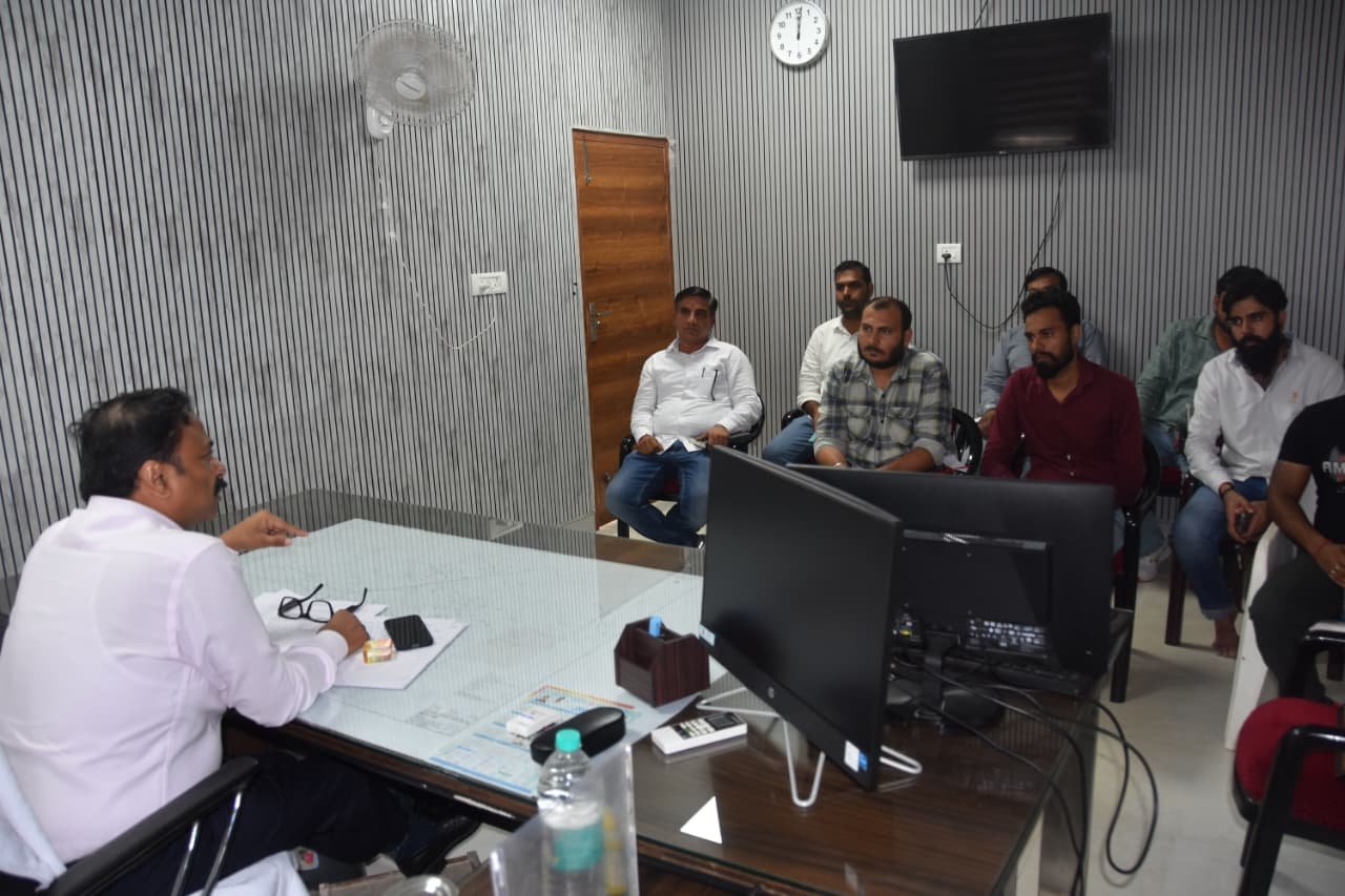 जिला नगर आयुक्त, रेवाड़ी प्रदीप अहलावत द्वारा उच्चस्तरीय समीक्षा बैठक बुलाई गई।