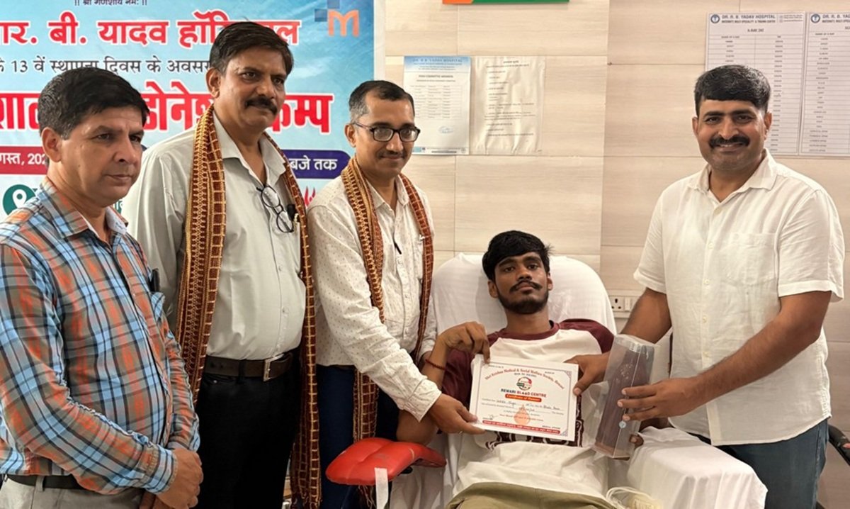 रेवाड़ी: डॉ. आर. बी. यादव अस्पताल के स्थापना दिवस पर विशाल रक्तदान शिविर आयोजित
