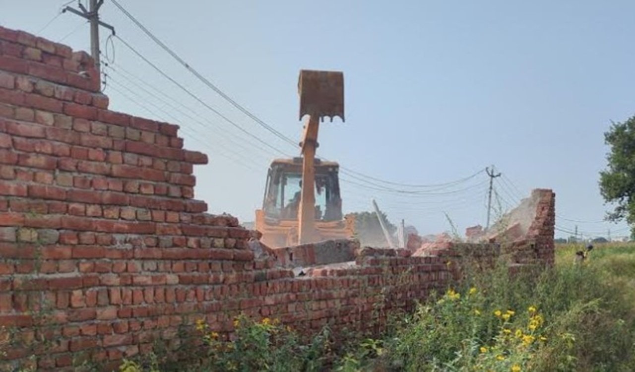 रेवाड़ी और धारूहेड़ा में अवैध कॉलोनियों पर DTP का चला बुल्डोजर