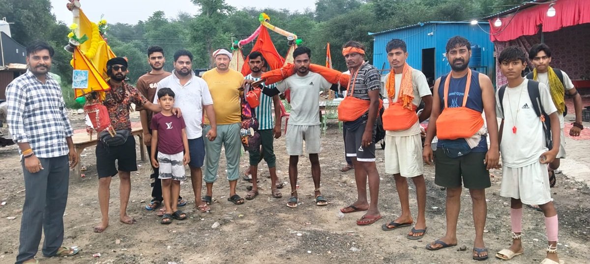 फ़ोटो..डूगरवास में कावडियों का स्वागत करते हुए