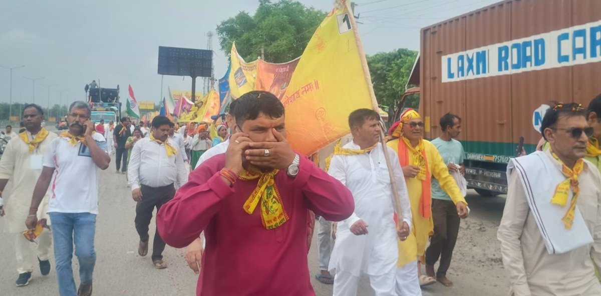 धारूहेड़ा पहुंची 3131 फीट लंबी ध्वजा संग खाटू श्याम पदयात्रा