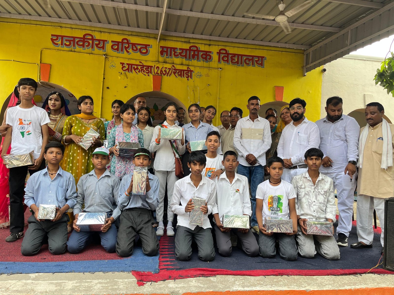 राजकीय बाल वरिष्ठ माध्यमिक विद्यालय धारूहेड़ा में मेधावी विद्यार्थियों को किया सम्मानित