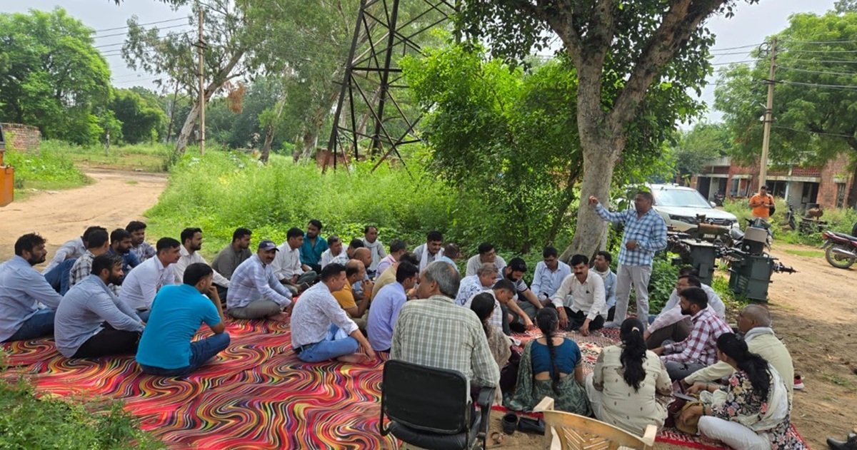 संयुक्त संघर्ष मोर्चा ने बुधवार को धारूहेड़ा में एक्सईएन कार्यालय में तीन घंटे का विरोध प्रदर्शन किया