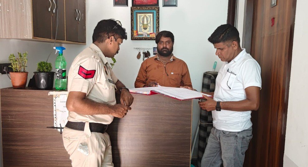 स्वतंत्रता दिवस कार्यक्रमों के लिए अतिरिक्त पुलिस बल तैनात की गई तथा सोमवार को चैकिंग अभियान भी चलाया गया।