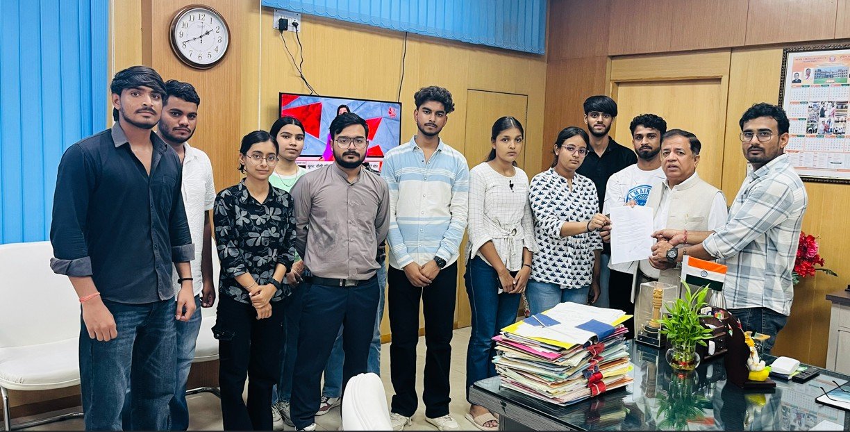 रेवाड़ी: मांग को लेकर NSUI कुलपति को सौंपा ज्ञापन