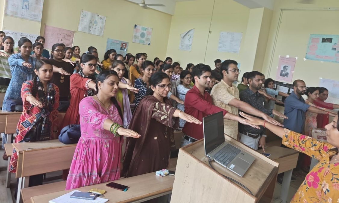 IGU Rewari :  रेवाड़ी (Best24News): इंदिरा गांधी विश्वविद्यालय (IGU), मीरपुर के भौतिकी विभाग (Department of Physics) द्वारा नव प्रवेशित एम.एससी. (भौतिक विज्ञान) के विद्यार्थियों के लिए एक दिवसीय प्रेरण कार्यक्रम (Induction Program) का आयोजन किया गया।