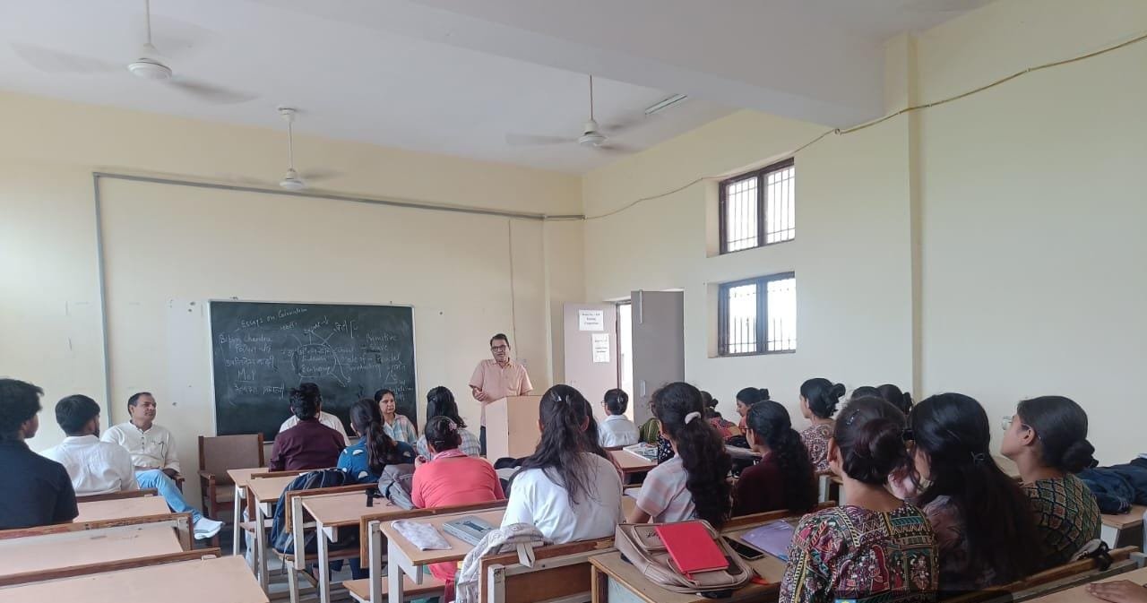 विद्यार्थियों को रैगिंग के खिलाफ आवाज उठाने तथा किसी भी प्रकार की रैगिंग होने पर तुरंत संबंधित अधिकारियों को सूचित करने के लिए जागरूक किया