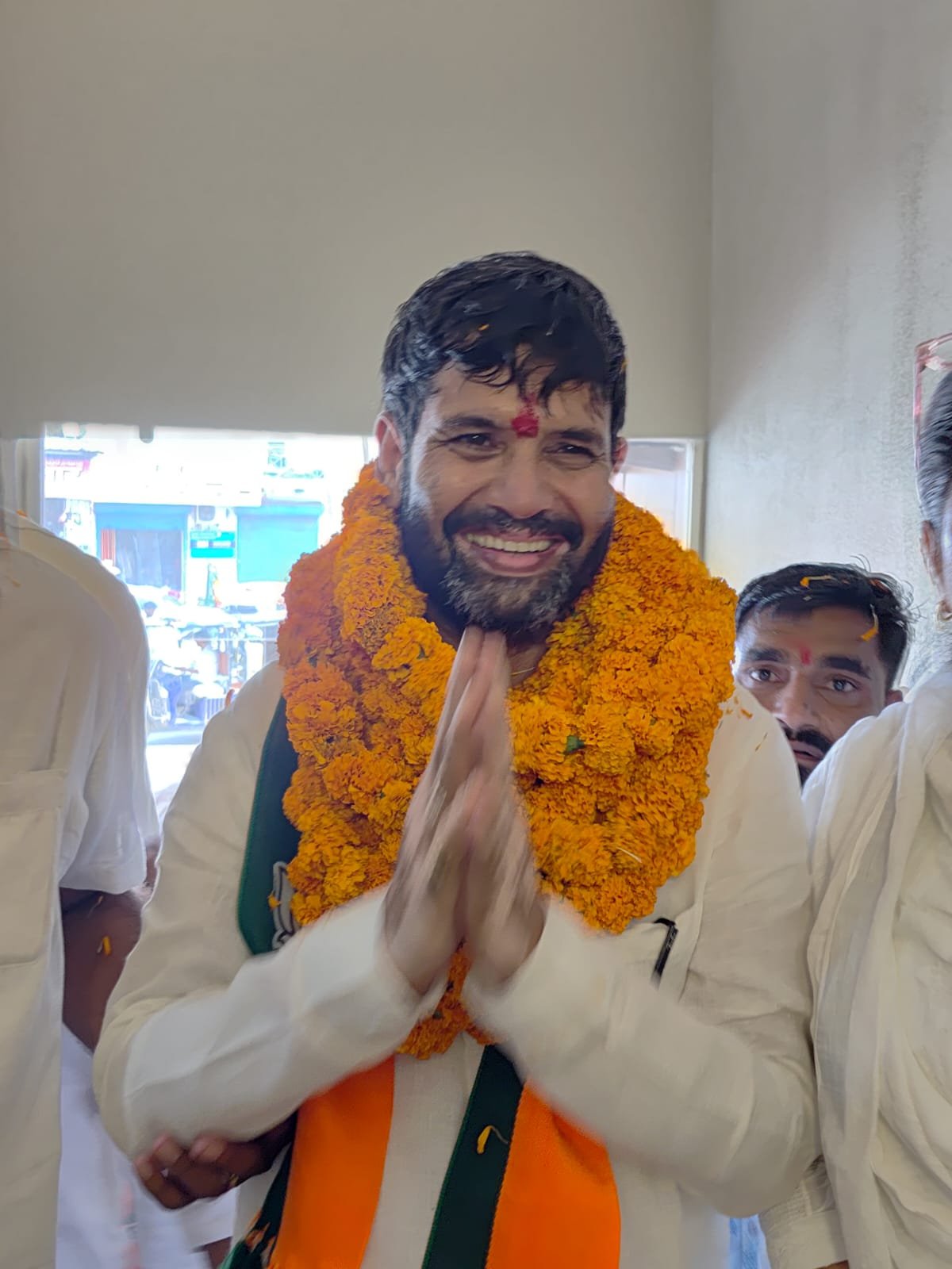 धारूहेड़ा में भाजपा किसान मोर्चा प्रदेश अध्यक्ष महेश चौहान का नागरिक अभिनंदन