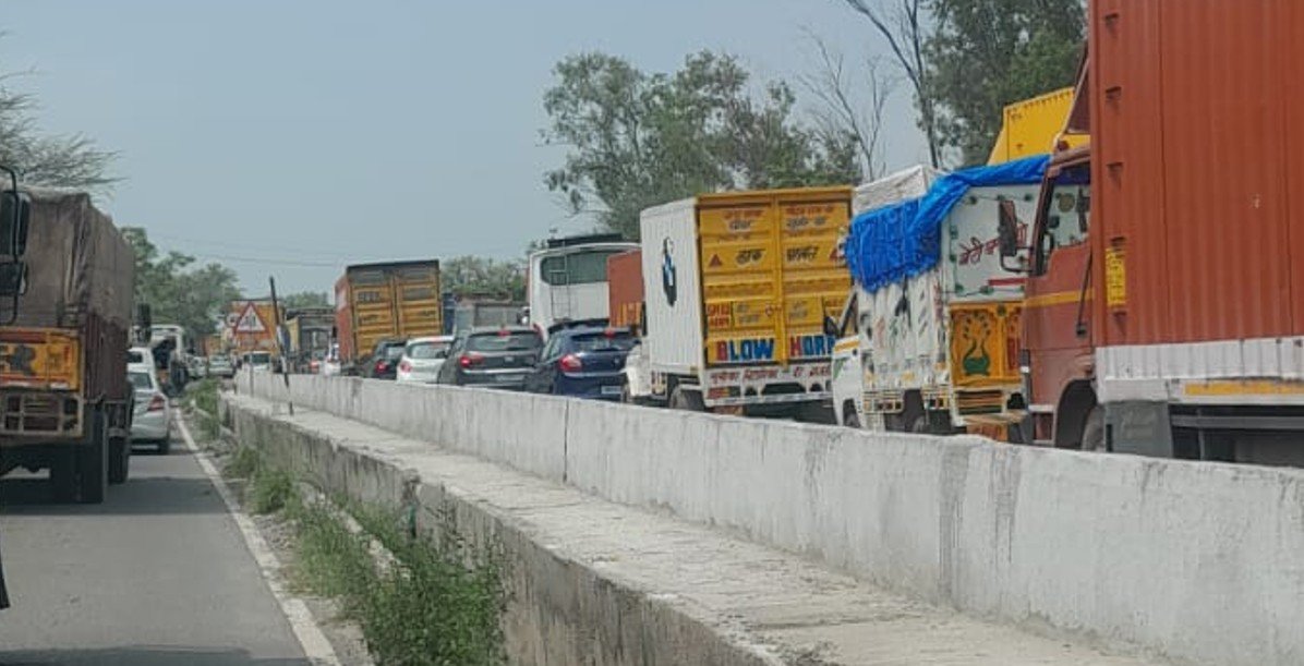 दिल्ली जयुपर हाईवे पर लगा जाम, दिल्ली जाने वाले सावधान