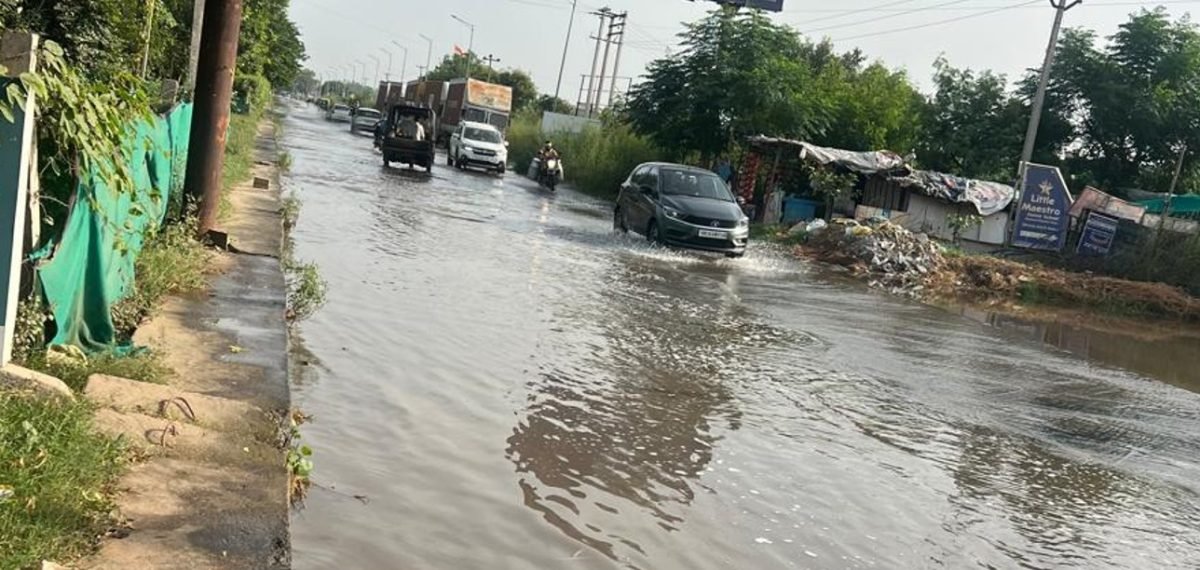 भिवाड़ी ने फिर छोड़ा जहरीला काला पानी: धारूहेड़ा की सड़कें और हाइवे जलमग्न, बाढ़ जैसे बने हालात