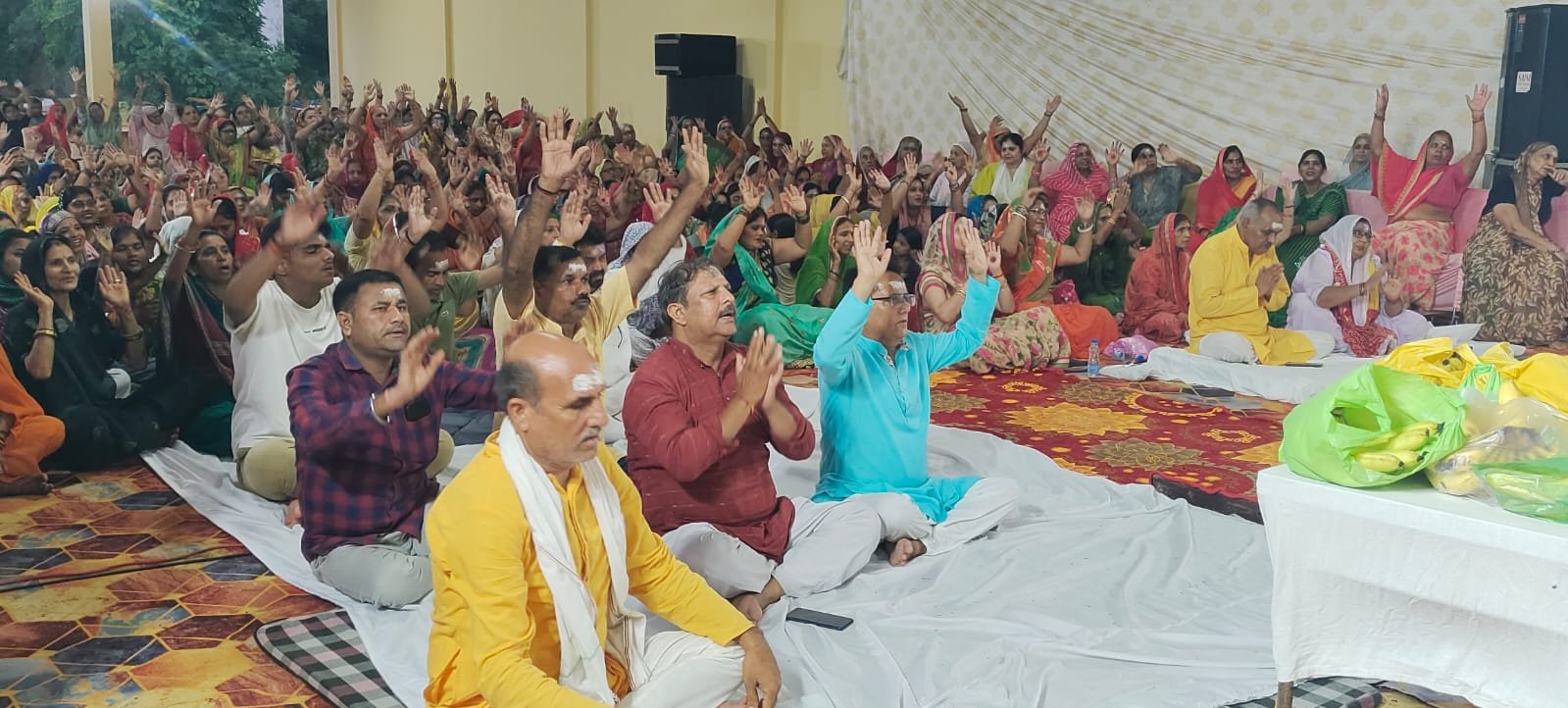 सात दिवसीय शिव महापुराण कथा के तीसरे दिन श्रद्धालुओं का भारी जनसैलाब उमड़ पड़ा