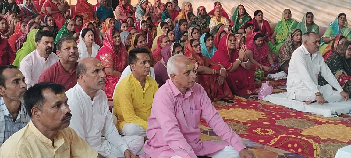 सात दिवसीय शिव महापुराण कथा के तीसरे दिन श्रद्धालुओं का भारी जनसैलाब उमड़ पड़ा