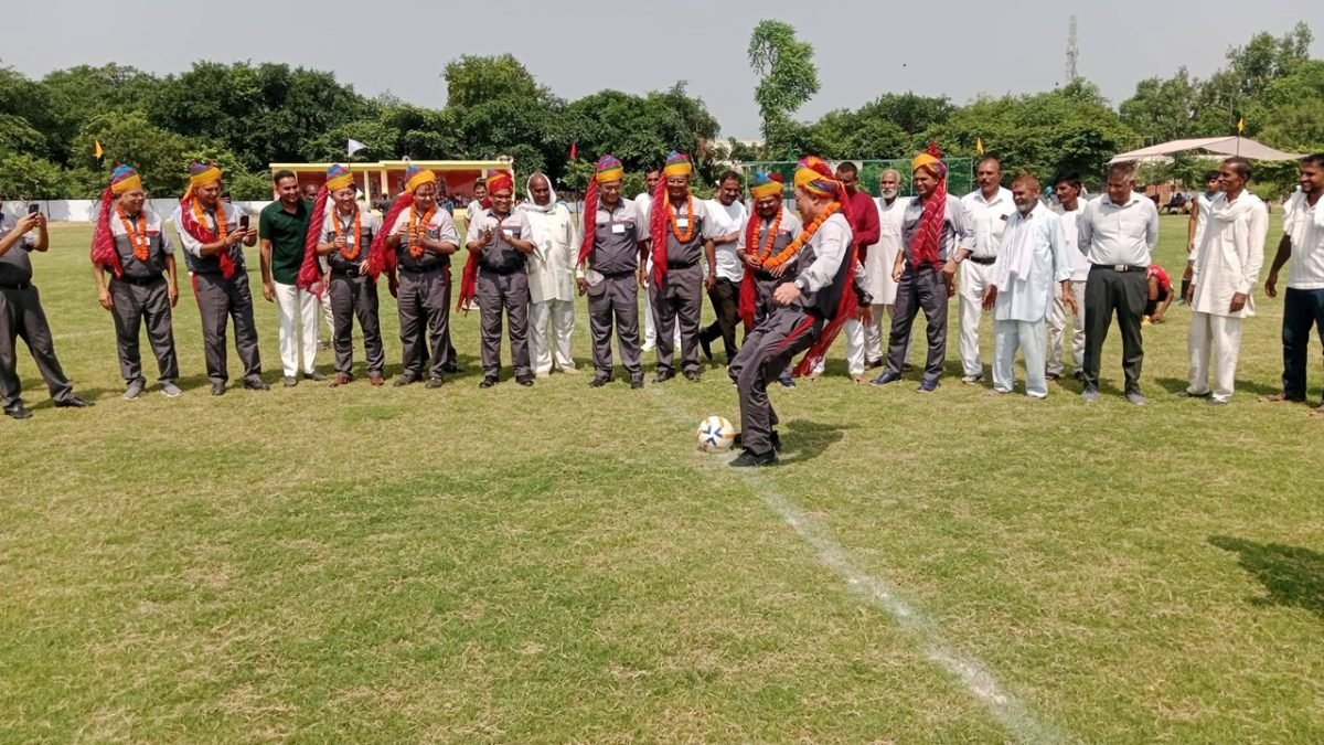 रेवाड़ी: चार दिवसीय फुटबॉल प्रतियोगिता का Astemo Fie के CMD ओतोमो सान ने किया उद्घाटन