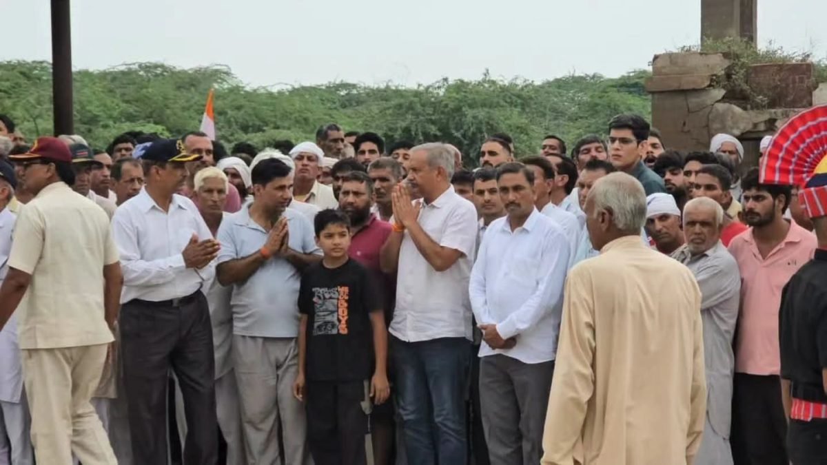  रवि प्रकाश को श्रद्धांजलि देते विधायक सुनील सांगवान