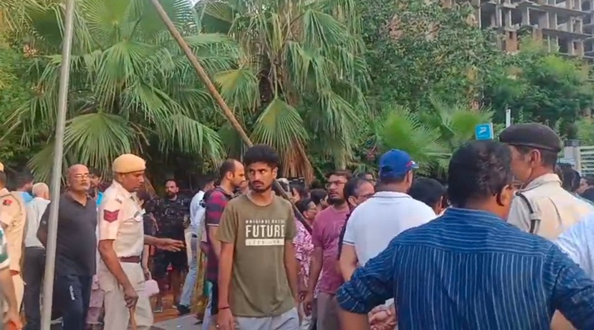 भिवाड़ी: BDI सनशाइन सिटी भिवाड़ी में शांतिपूर्ण धरने पर बैठे सोसायटी के लोगो पर पुलिस की ने धक्का मुक्की