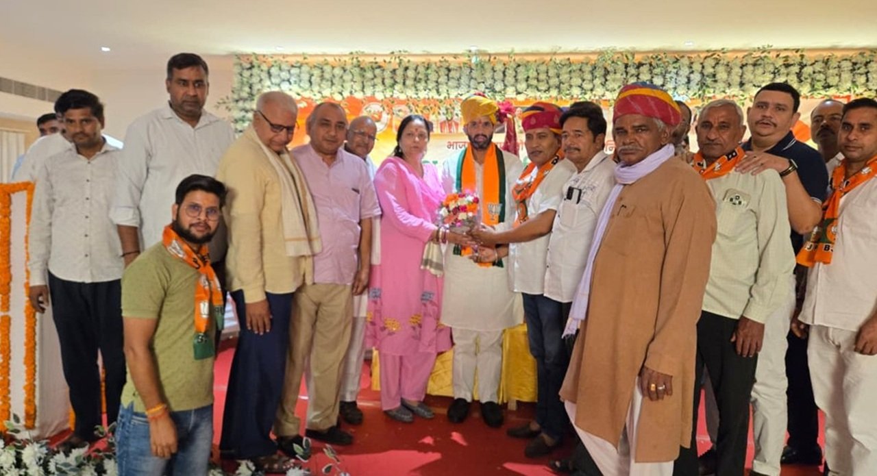 The Rajput community of Dharuhera accorded a grand welcome to Mahesh Singh Chauhan, the newly appointed State President of the BJP Kisan Morcha.