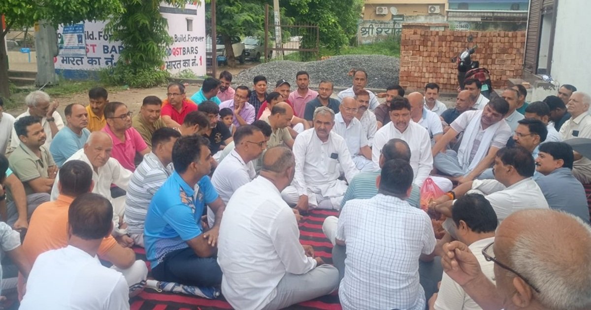 सेक्टर-4 आरडब्ल्यूए (RWA), धारूहेड़ा की एक महत्वपूर्ण बैठक संरक्षक सूबेदार चंद्र बोस की अगुवाई में रविवार को गेट नंबर पर आयोजित की गई।