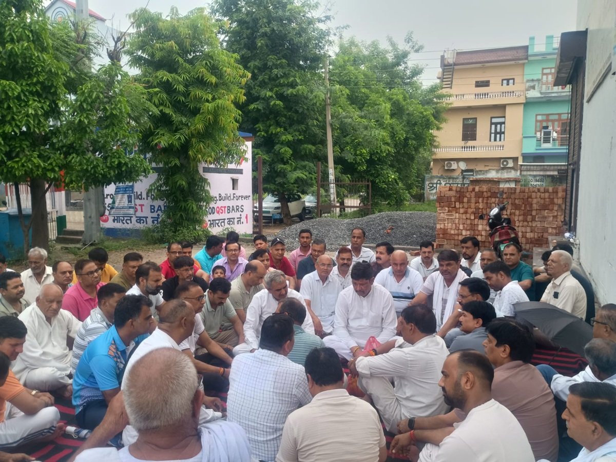 सेक्टर-4 आरडब्ल्यूए (RWA), धारूहेड़ा की एक महत्वपूर्ण बैठक संरक्षक सूबेदार चंद्र बोस की अगुवाई में रविवार को गेट नंबर पर आयोजित की गई।