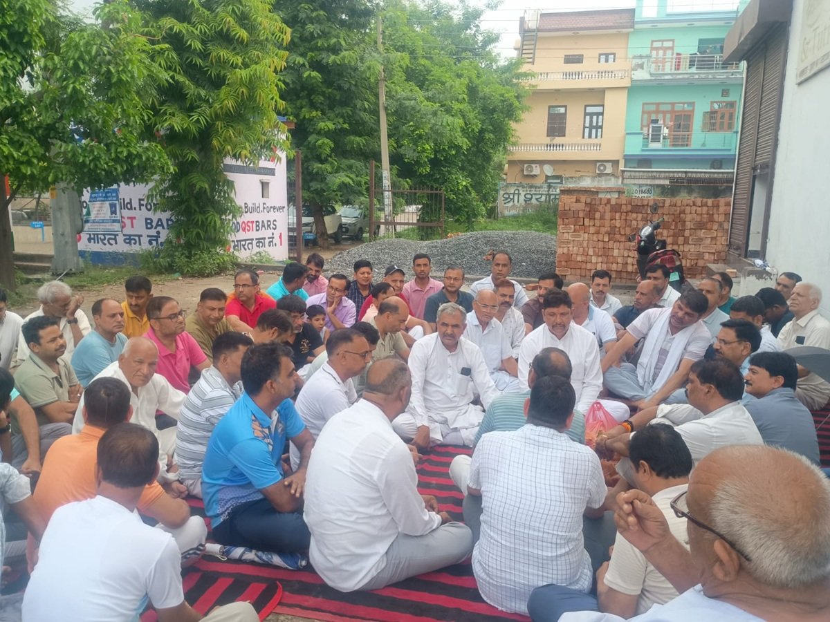 सेक्टर-4 आरडब्ल्यूए (RWA), धारूहेड़ा की एक महत्वपूर्ण बैठक संरक्षक सूबेदार चंद्र बोस की अगुवाई में रविवार को गेट नंबर पर आयोजित की गई।