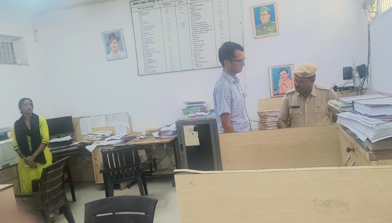 SP हेमेंद्र कुमार मीणा ने किया थाना शहर रेवाड़ी का औचक निरीक्षण