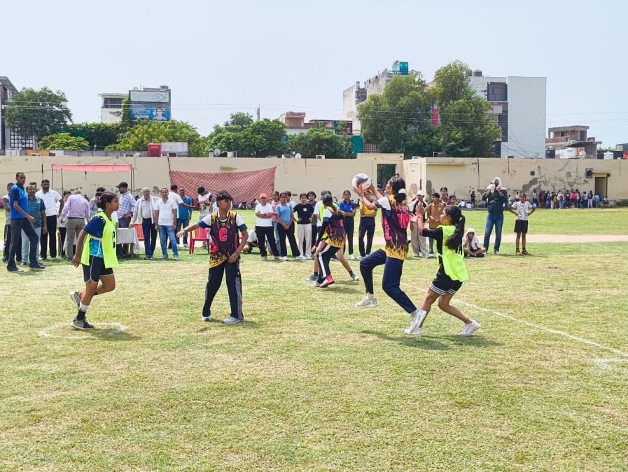 रेवाड़ी में तीन दिवसीय हरियाणा राज्य स्कूली खेल कूद प्रतियोगिता का डीसी अभिषेक मीणा ने किया शुभारंभ