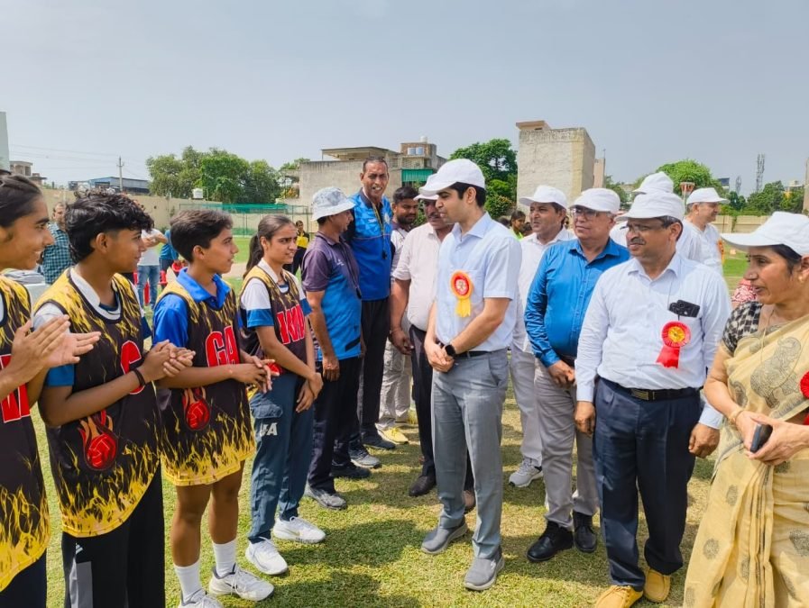 रेवाड़ी में तीन दिवसीय हरियाणा राज्य स्कूली खेल कूद प्रतियोगिता का डीसी अभिषेक मीणा ने किया शुभारंभ