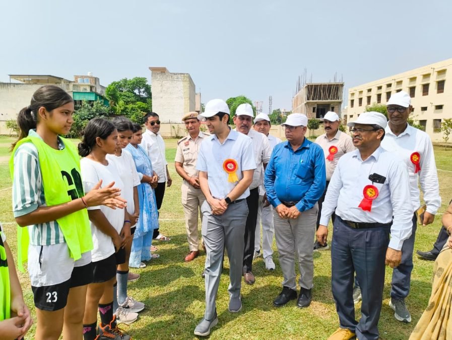 रेवाड़ी में तीन दिवसीय हरियाणा राज्य स्कूली खेल कूद प्रतियोगिता का डीसी अभिषेक मीणा ने किया शुभारंभ