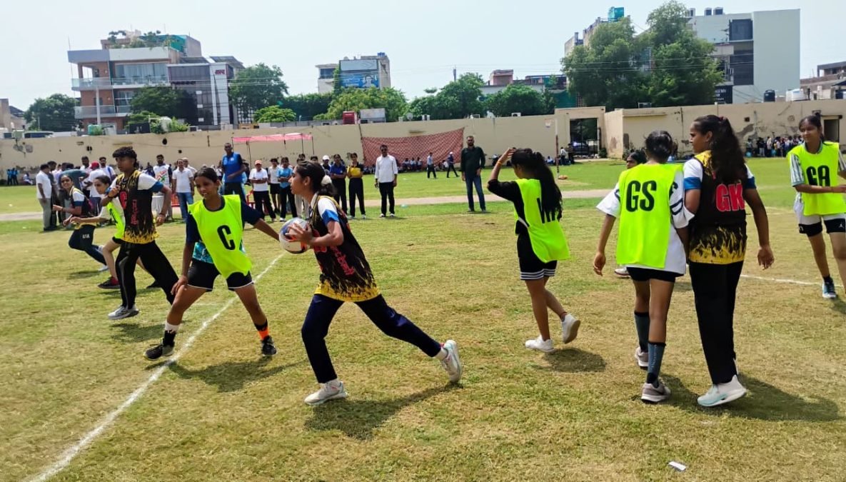रेवाड़ी में तीन दिवसीय हरियाणा राज्य स्कूली खेल कूद प्रतियोगिता का डीसी अभिषेक मीणा ने किया शुभारंभ