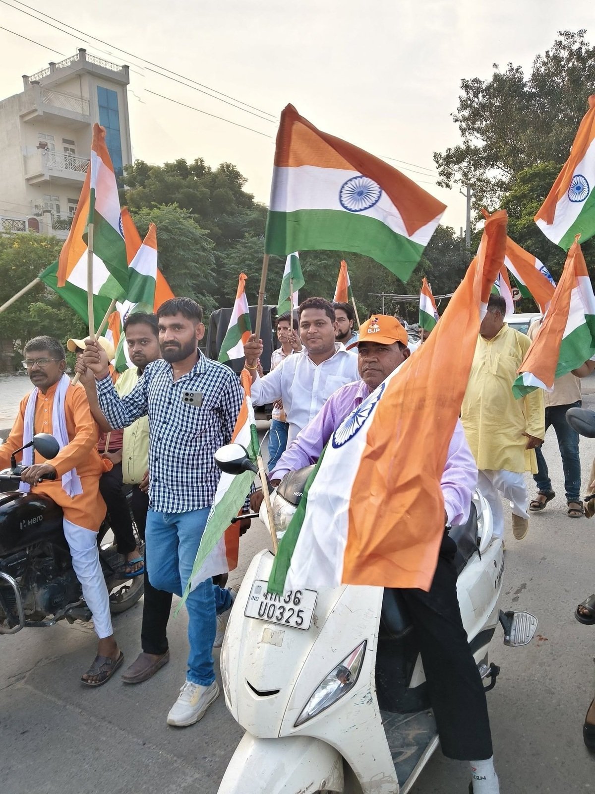 धारूहेड़ा मंडल की ओर से गुरूवार  को भव्य तिरंगा यात्रा निकाली गई