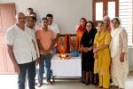 धारूहेडा: विश्व हिंदू परिषद धारूहेड़ा नगर कार्यसमिति की बैठक का दीप प्रज्ज्वलित कर शुभारंभ करते हुए