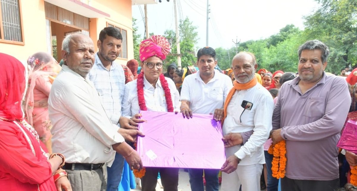 धारूहेड़ा : सेवानिवृत्त पर कृष्ण कुमार का गांव आसियाकी में भव्य स्वागत