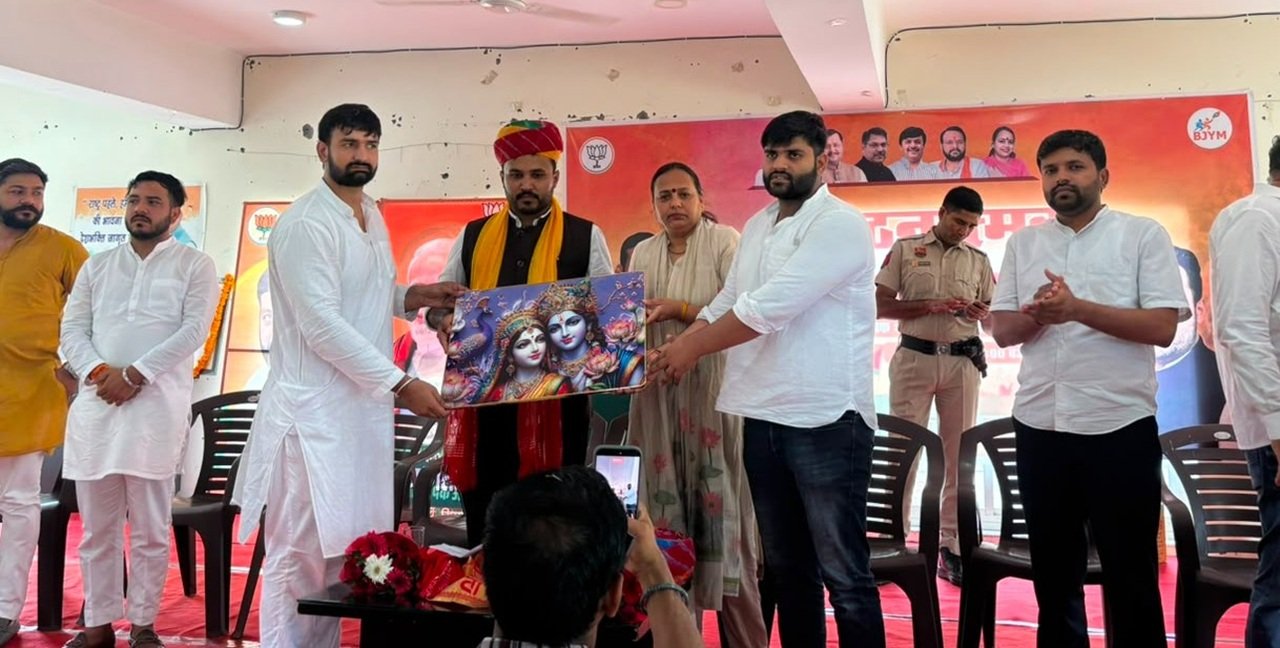 रेवाड़ी (Best24News): भारतीय जनता युवा मोर्चा (भाजयुमो) हरियाणा के नवनियुक्त प्रदेश अध्यक्ष अक्षित दहिया के रेवाड़ी प्रथम आगमन पर कार्यकर्ताओं और पदाधिकारियों ने भव्य स्वागत एवं अभिनंदन किया।