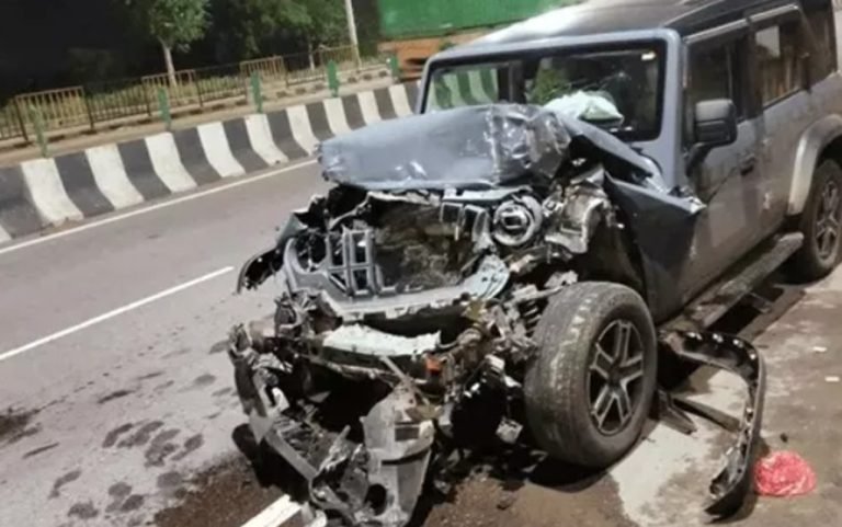 Accident in Dharuhera: कापड़ीवास भिवाड़ी रोड पर थार ट्रक से टकराई
