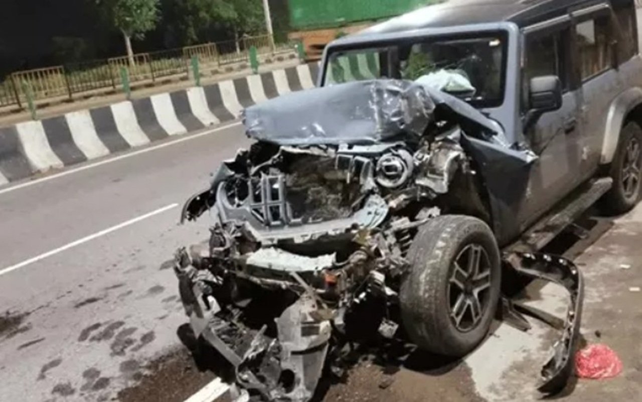Accident in Dharuhera: कापड़ीवास भिवाड़ी रोड पर थार ट्रक से टकराई