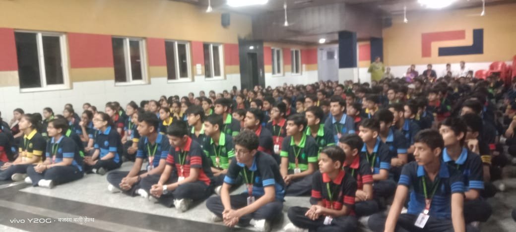 धारूहेड़ा स्थित यूरो इंटरनेशनल स्कूल में बुधवार को पुलिस की नशा मुक्ति टीम द्वारा एक विशेष जागरूकता कार्यक्रम का आयोजन किया गया