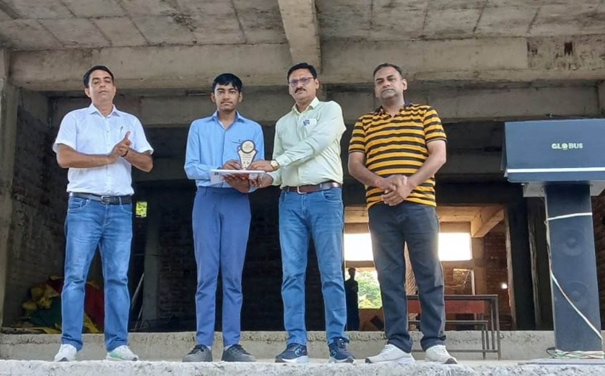 साइंस सेमिनार में 10वीं की छात्रा अनुष्मान बनीं ब्लॉक टॉपर